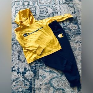 Boys size 5 champion outfit